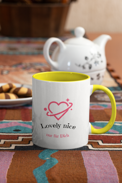 Tasse zweifarbig  Druck mit Herz und Lovely nice