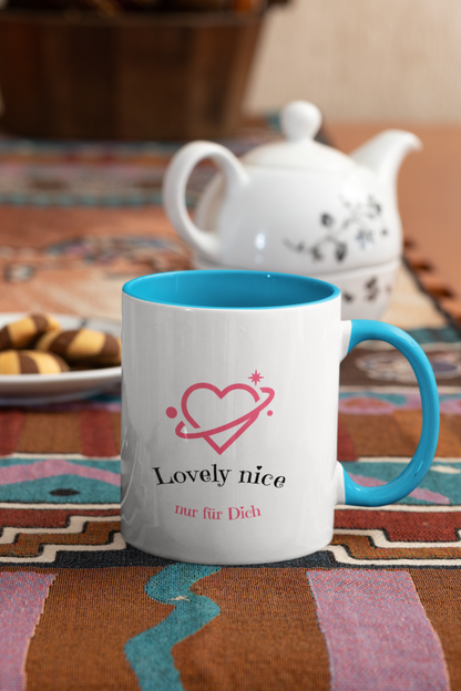 Tasse zweifarbig  Druck mit Herz und Lovely nice